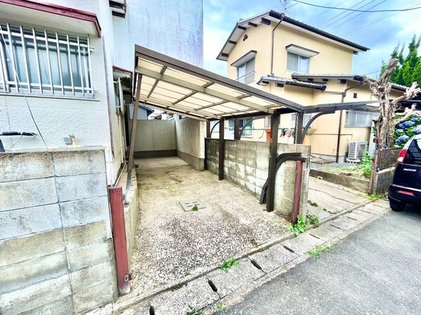 新延一戸建の物件外観写真